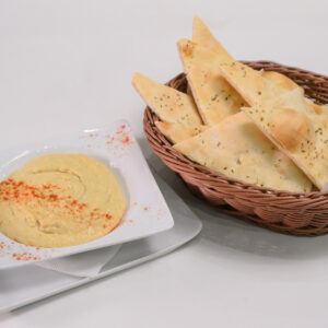 Humus cu focaccia